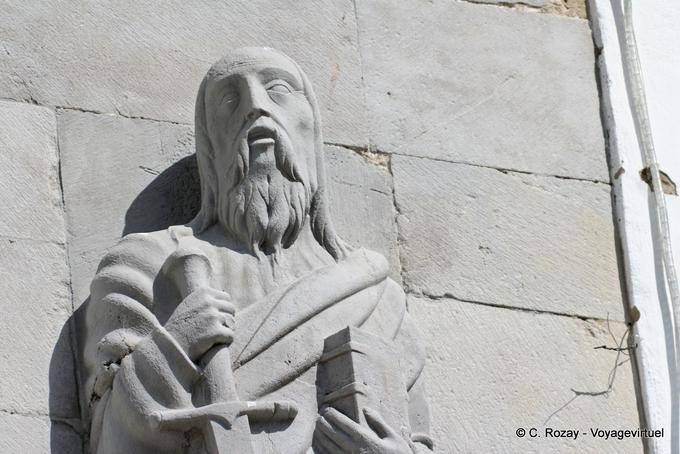 Tavira, la escultura del santo por la iglesia de la Misericordia - Portugal