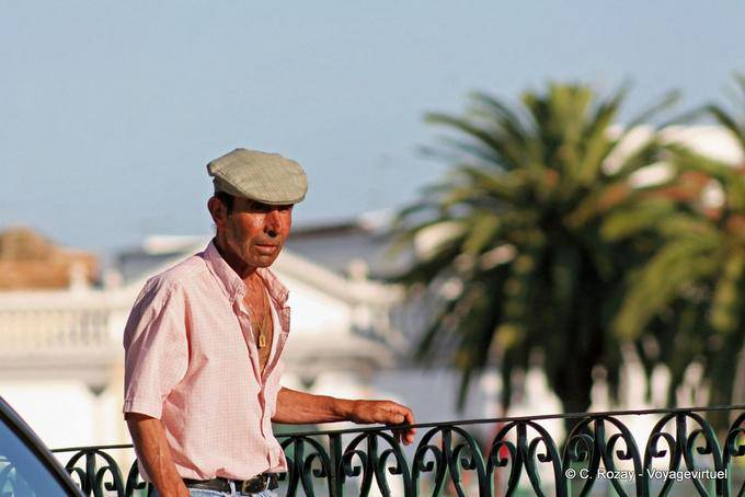 Portugués para coronar el puente, Tavira - Portugal