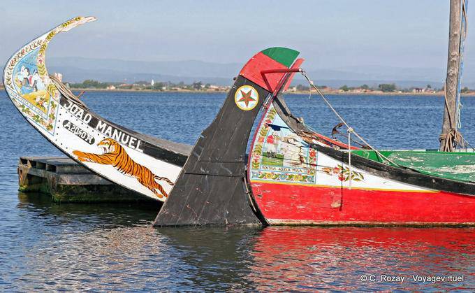 Proa y el timón de moliceiros, Torreira - Portugal