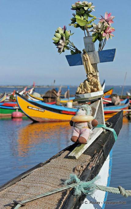 La Virgen y el oso, humor sagrado, Torreira - Portugal