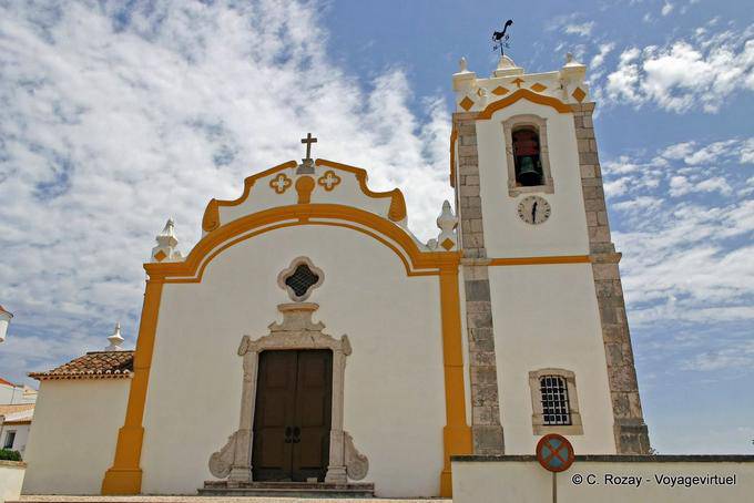 La Iglesia de Nuestra Señora de la vista frontal Concepción, Vila do Bispo - Portugal