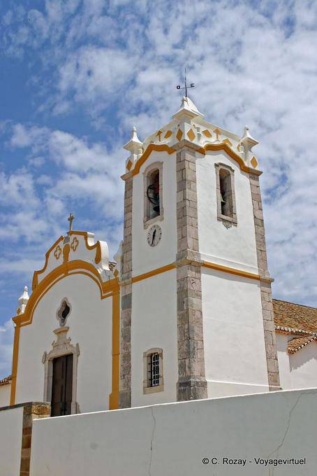 El campanario de la Iglesia de Nuestra Señora de la Concepción, Vila do Bispo - Portugal