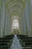 La nave de la iglesia de Santa María, Alcobaça, Portugal.