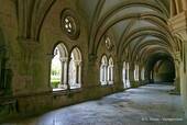 Arcos de la galería Claustro del Silencio, Alcobaça, Portugal.