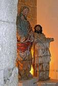Estatuas religiosas en color, Alcobaça, Portugal.