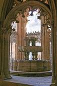 Fuente en el claustro de D. João I, Monasterio de Batalha, Portugal.