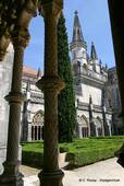 El campanario se ve desde la Real Claustro, Batalha, Portugal.