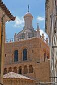Torre linterna románico, Coimbra Catedral de Sé Velha, Portugal.