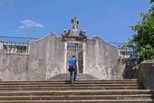 Universidade Velha, las escaleras de entrada bajos, Coimbra, Portugal.