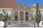 Entrada principal, Paços da Velha Universidade, Coimbra, Portugal.