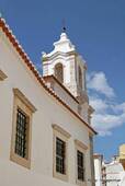El campanario de la iglesia de San Antonio, Lagos, Portugal.