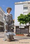 Lagos, estatua moderna del Niño rey portugués llamado Don Sebastiao, en lugar Gil Eanes, Portugal.