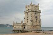 Torre de Belém vista desde el noreste, Lisboa, Portugal.