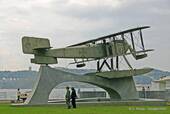 Hidroavión escultura, monumento Sacadura Cabral y Gago Coutinho, Lisboa, Portugal.