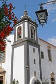 El campanario de la iglesia de San Pedro, Óbidos, Portugal.