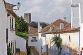 Los muros del castillo y tejados, Óbidos, Portugal.