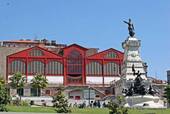 El mercado cubierto Ferreira Borges, Porto, Portugal.
