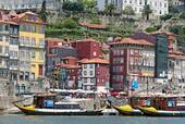 El muelle Estiva a orillas del río Duero, Oporto, Portugal.