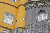 Lado a lado, el eclecticismo arquitectónico del Palacio de Pena, Sintra, Portugal.
