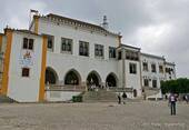 Palacio Nacional de Sintra, otra vista de la fachada del siglo XIV, Portugal.