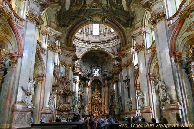Décoration de la nef, Église Saint-Nicolas (Kostel sv. Mikuláše), Malá Strana - Praga, República Checa