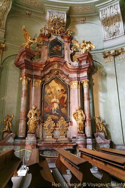 Marbre rose et dorures, Église Saint-Nicolas (Kostel sv. Mikuláše), Malá Strana - Praga, República Checa