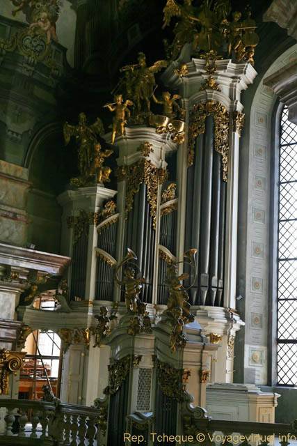 Gros plan sur les orgues de la moitié du XVIIIe siècle, Église Saint-Nicolas (Kostel sv. Mikuláše), Malá Strana - Praga, República Checa