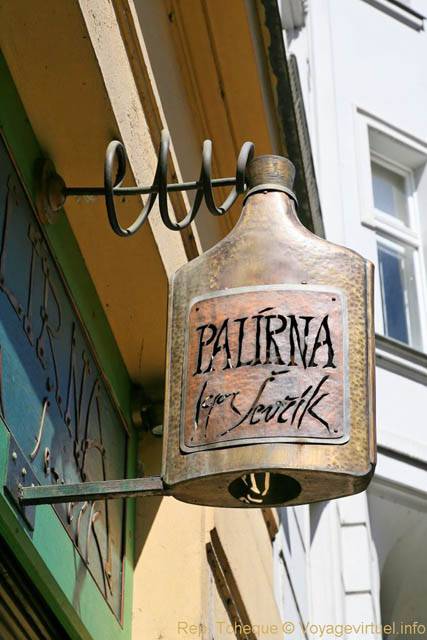 L'enseigne du Palirna, Hastalska - Praga, República Checa