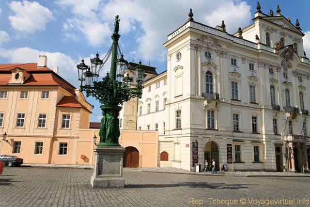 Face au Palais de l'Archevêché, Hradcanske Nam - Praga, República Checa