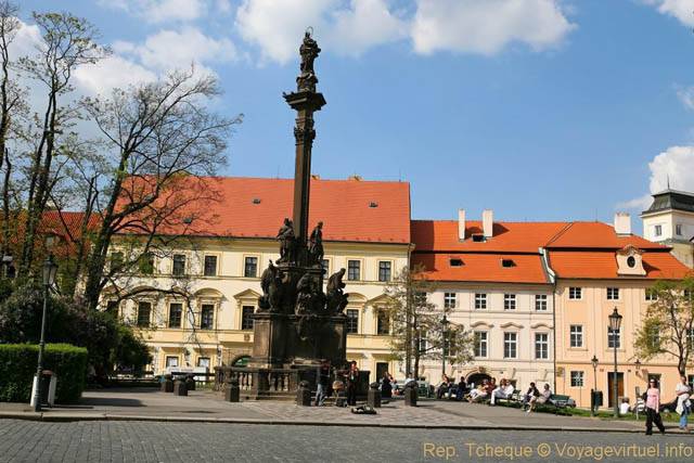 Colonne de la Sainte Trinité ou de la Peste, Lesser Town Square, Hradcanske Nam - Praga, República Checa