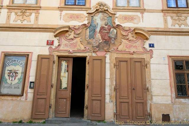 Peinture sur une façade au 107/1 Loretánské nám. - Praga, República Checa