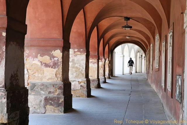 Hradčany, les arcades de la rue Loretanska - Praga, República Checa
