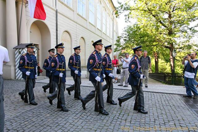 Hradčany, la relève de la garde, Powder Bridge Mostu - Praga, República Checa