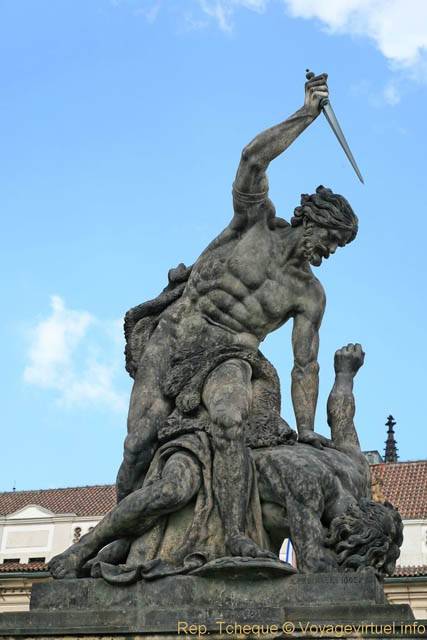 Hradčany, une statue de Ignác Platzer à l'entrée du château Royal, côté Hradcanske - Praga, República Checa