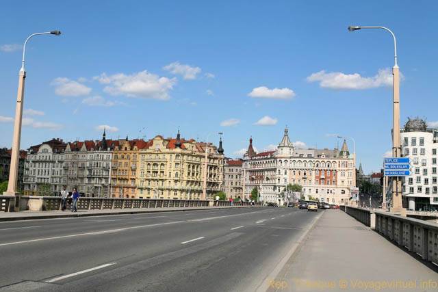 Une vue depuis Le pont Jirásek (Jiraskuv Most) - Praga, República Checa