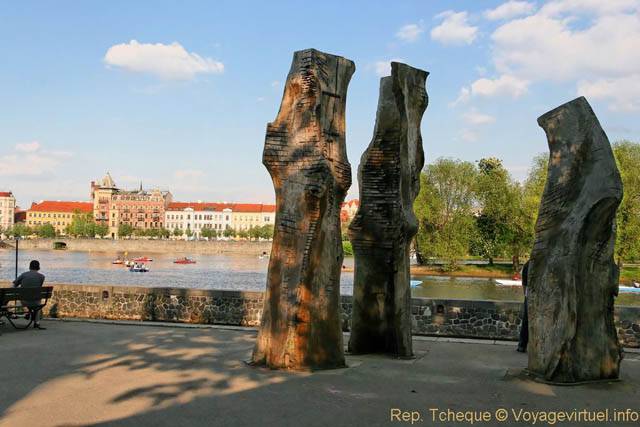 Kampa, troncs d'arbres, Sovovych Mlynu - Praga, República Checa