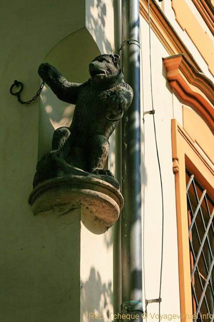 Karlova, l'ours enchainé - Praga, República Checa