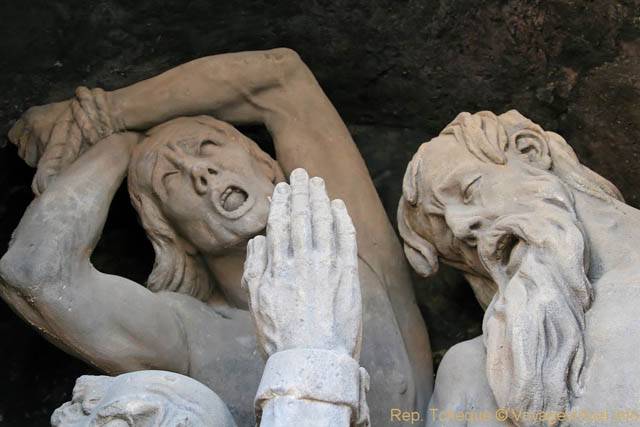 Karluv Most, Pont Charles, statue de la douleur, côté Malá Strana - Praga, República Checa