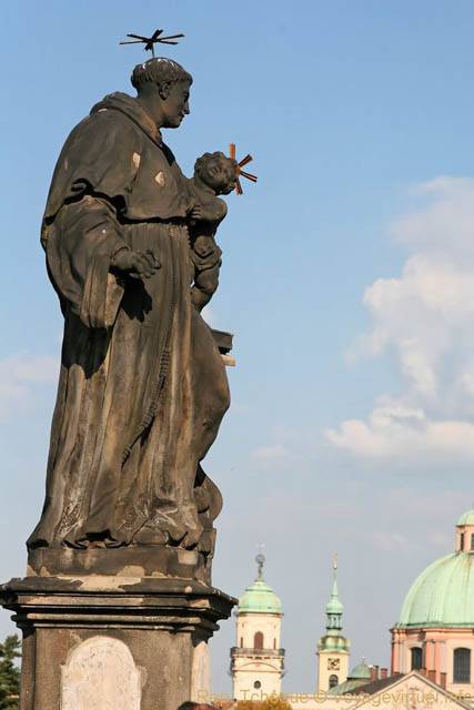 Karluv Most, Pont Charles, statue de Saint Antoine de Padoue - Praga, República Checa