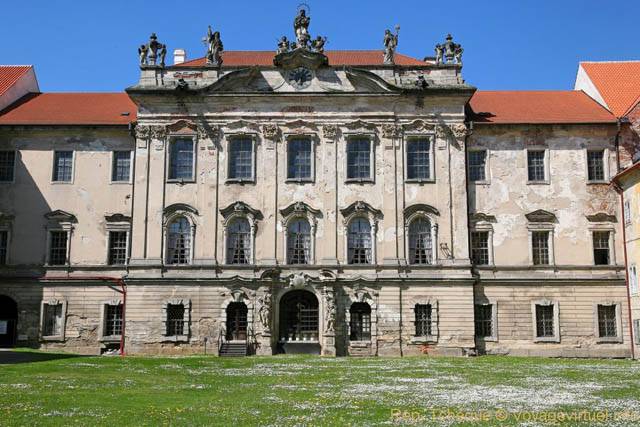 La façade principale du Monastère de Kladruby - Praga, República Checa