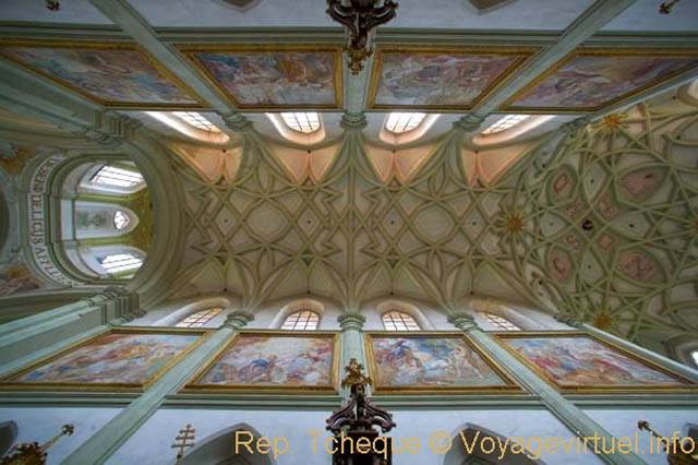 Les arabesques de la voûte de l'église Notre Dame de l'Assomption, Abbaye de Kladruby - Praga, República Checa