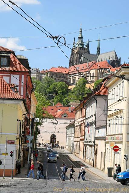Le château vue depuis la rue Letenska - Praga, República Checa