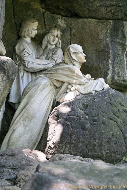 Statues dans la grotte Julius Zeyer, Parc Letna (Letenské Sady) - Praga, República Checa