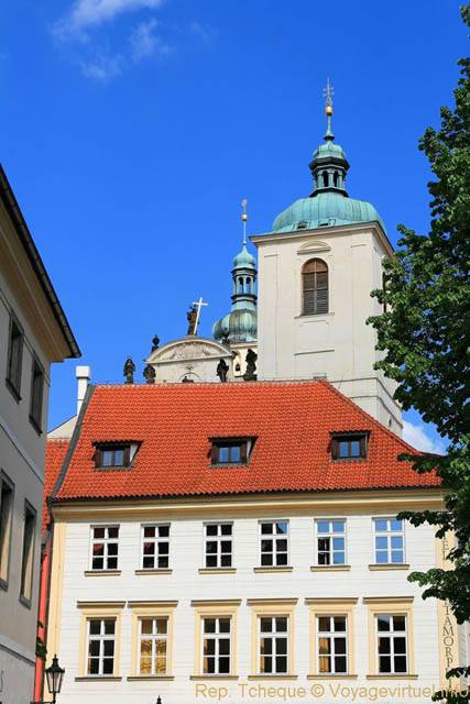 Maiselova, vue sur les clochers de l'église Saint-Nicolas de Malá Strana - Praga, República Checa
