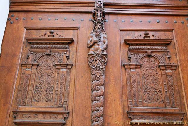 Portail en bois sculpté, Prokopska, Malá Strana - Praga, República Checa