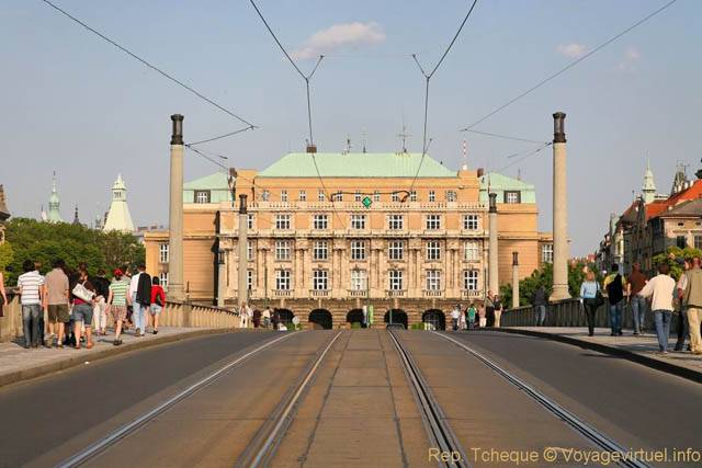 Entre les rails, Manesuv Most, Palacha Namesti - Praga, República Checa