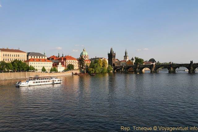 Manesuv Most, vue sur le Clementinum et le Pont Charles - Praga, República Checa