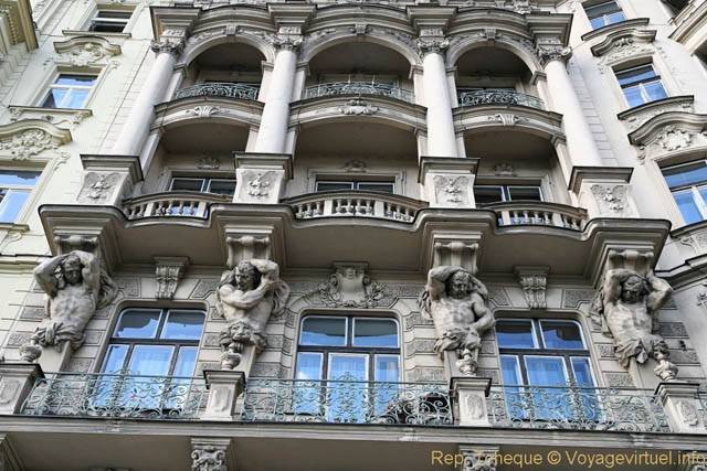 Les quatre atlantes sur Masarykovo Nabrezi - Praga, República Checa