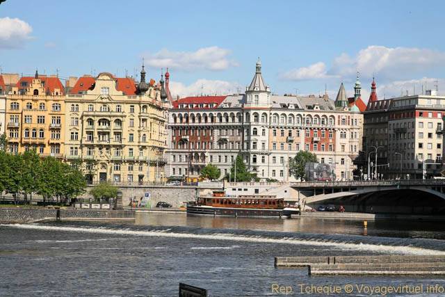 Masarykovo Nabrezy, le quai vu depuis Kampa - Praga, República Checa