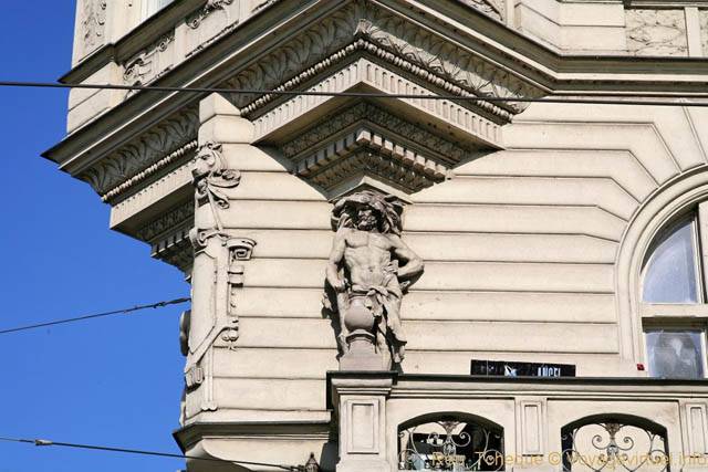 L'atlante et le lion, Masarykovo Nabrezy - Praga, República Checa